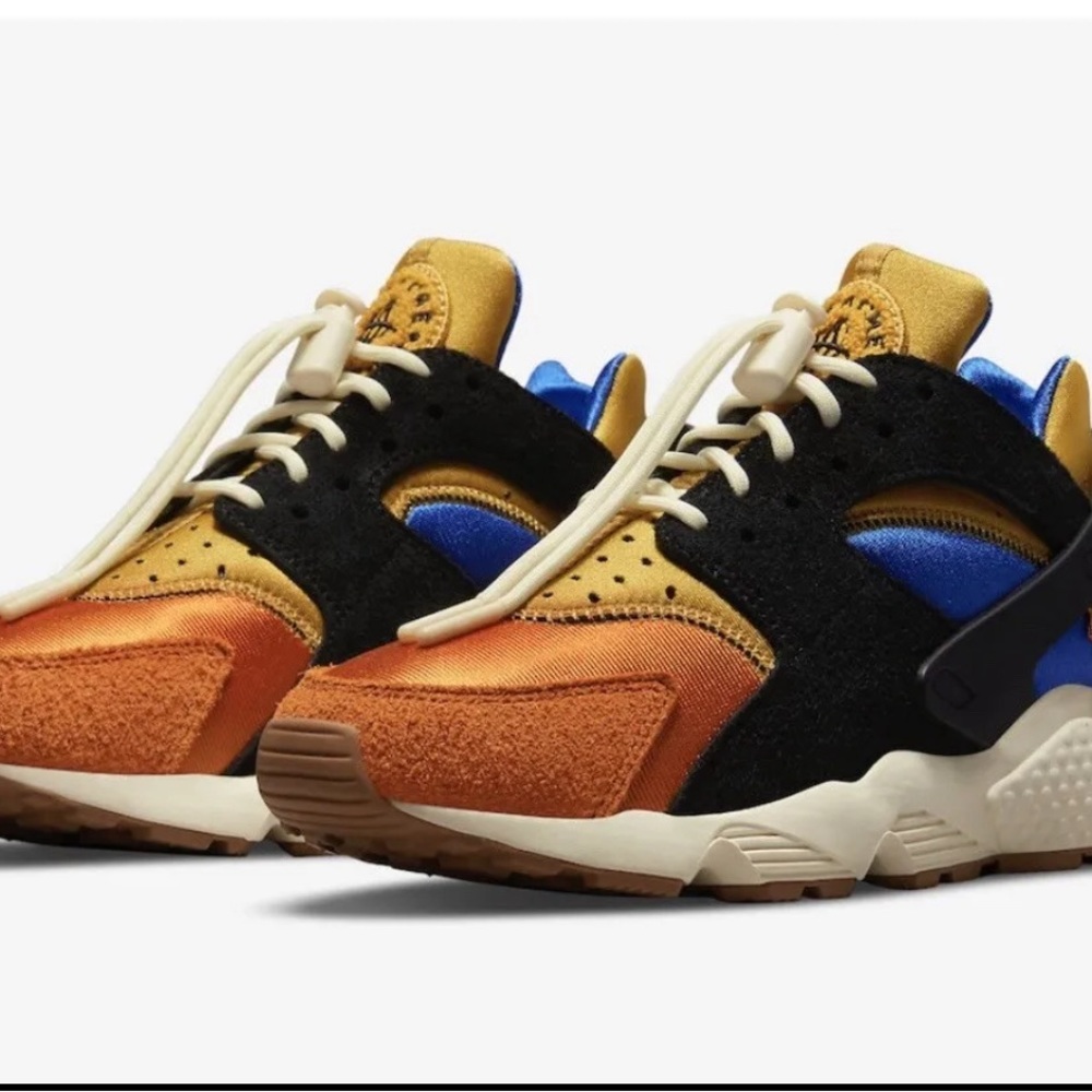 Nike Air Huarache  Gold Tone Black Coconut Milk Size 9.5 Women's/ Men’s Size 8